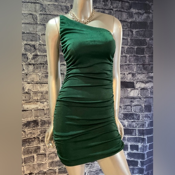 Emerald Green 1 Shoulder Formal Party Dress - Picture 4 of 7